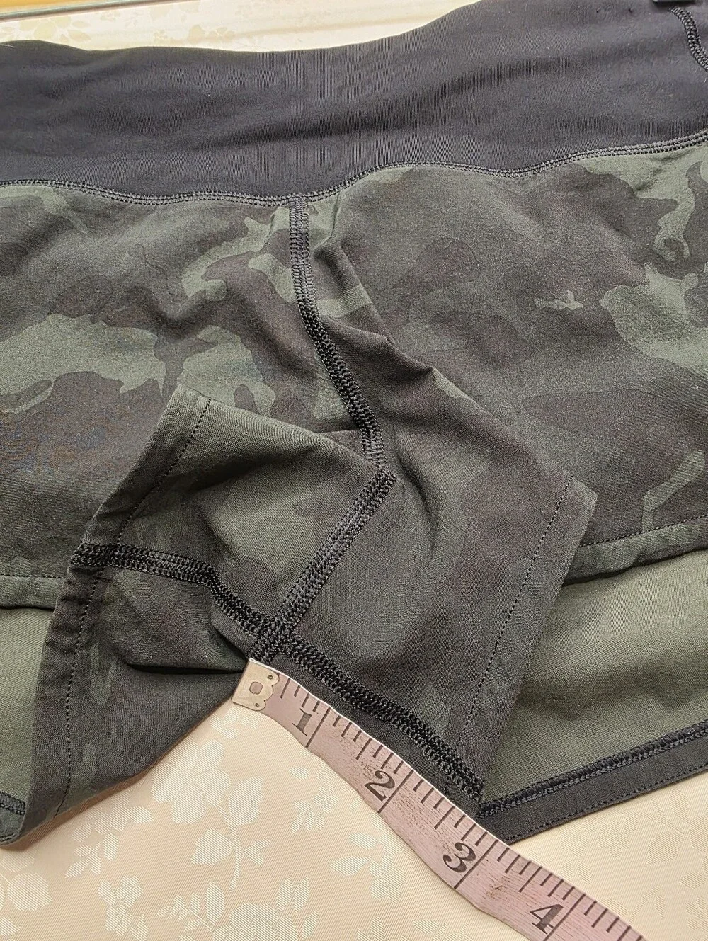 Lululemon Speed Up Short 2.5” Heritage 365 Camo Dark Olive Green Size 4